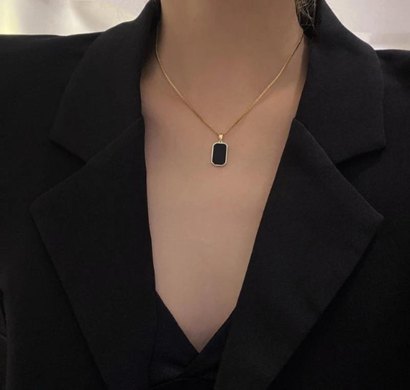 Stylish Black Stone Pendant - Gold Plated, 1 Pc